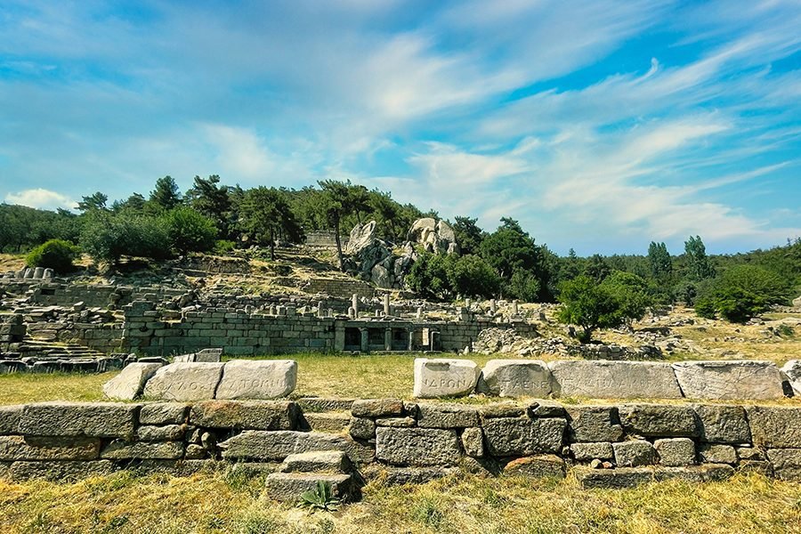 Panoramic view of the Thimlich Ohinga archaeological site in Kenya, showcasing the extensive stone walls and circular enclosures.